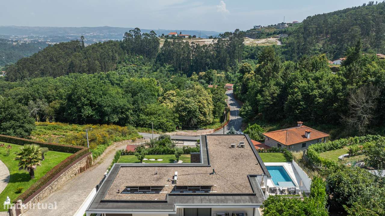 Moradia de Arquitetura Contemporânea com Piscina | Fafe-49