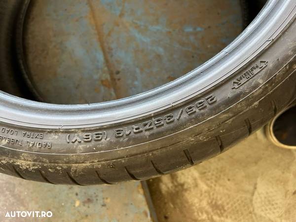 vand 2 anvelope 255/35/19 dunlop de vară la 6,5mm - 6