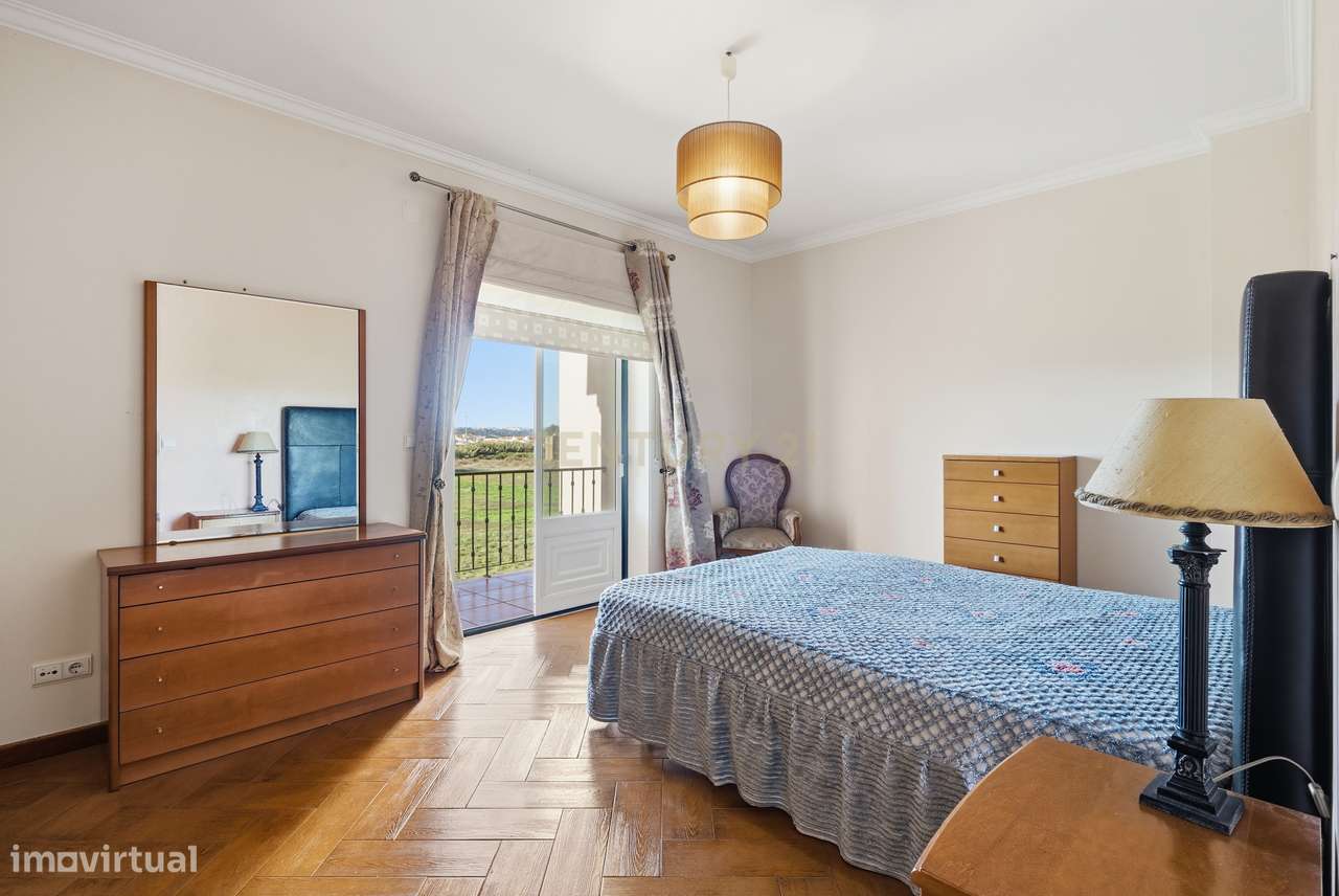 Moradia T3 com piscina e vista campo em Localização Privilegiada-16