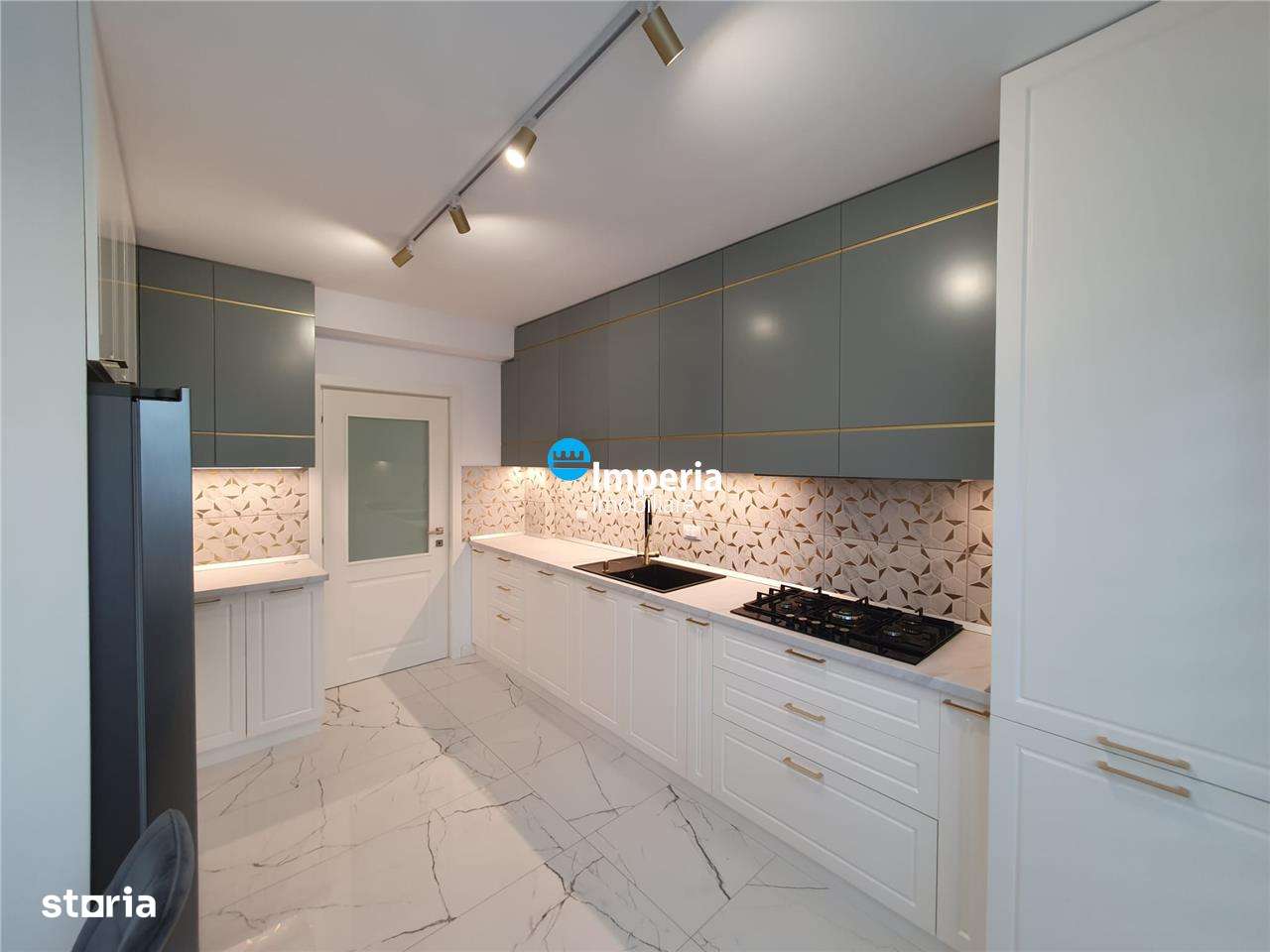 VANZARE APARTAMENT DE LUX - 3 CAMERE DECOMANDATE | COMPLET MOBILAT SI - Imagine principală: 3/16