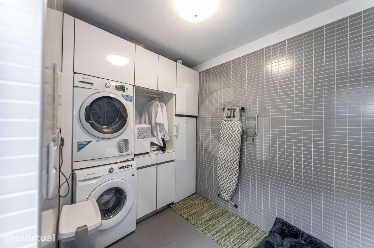 Moradia T3 com pátio, anexos e garagem em Paranhos - Porto-48