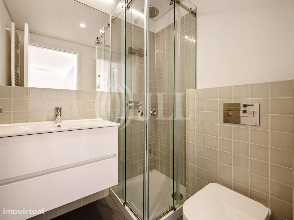 Apartamento T2, com varandas e estacionamento, em Lisboa-34
