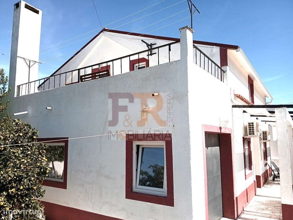 Moradia Isolada Duplex T6 Azeitão-1