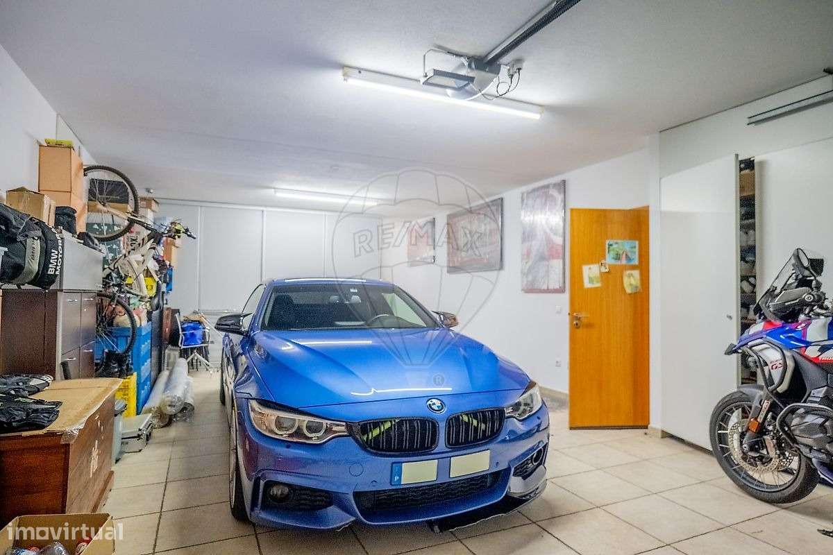 Moradia T3 Geminada em Azurém – Vista Deslumbrante para a Penha-26