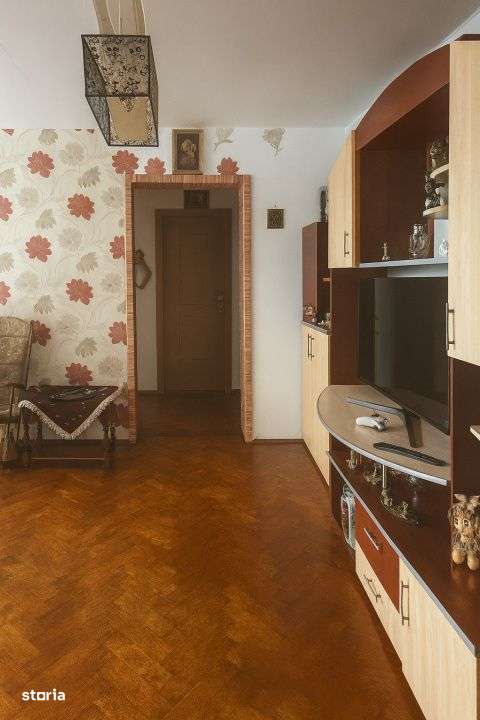 Apartament 3 camere decomandate zona Tractorul - Imagine principală: 3/5