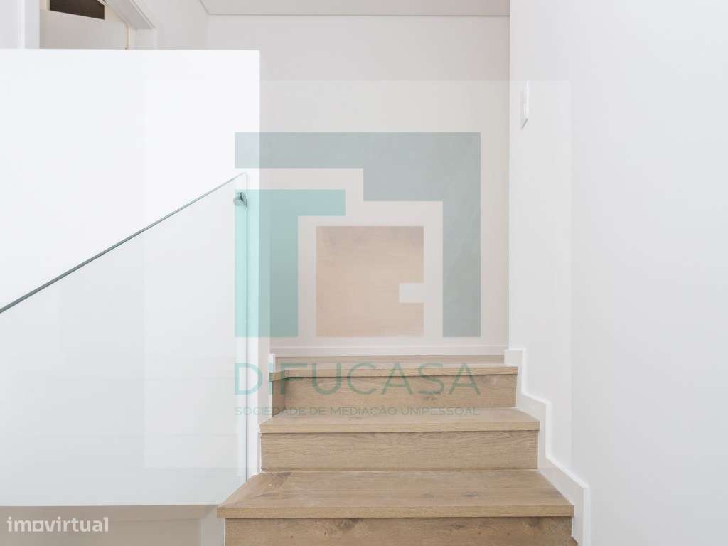 R084_2_Moradia Geminada T3+1-22