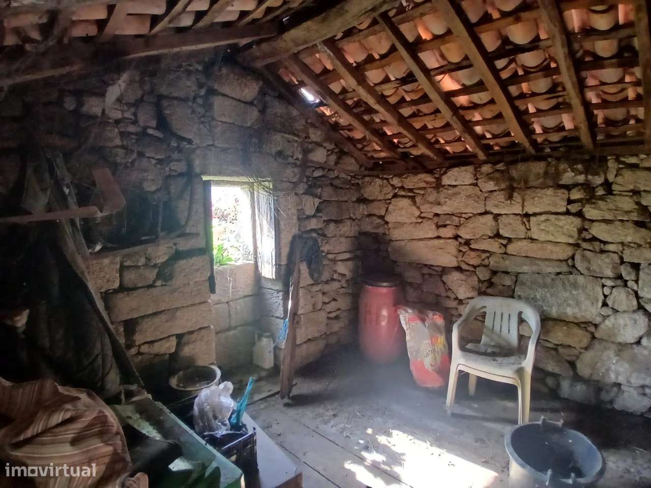 Terreno rústico com casa em pedra para recuperar – Soajo, Arcos de Val-12