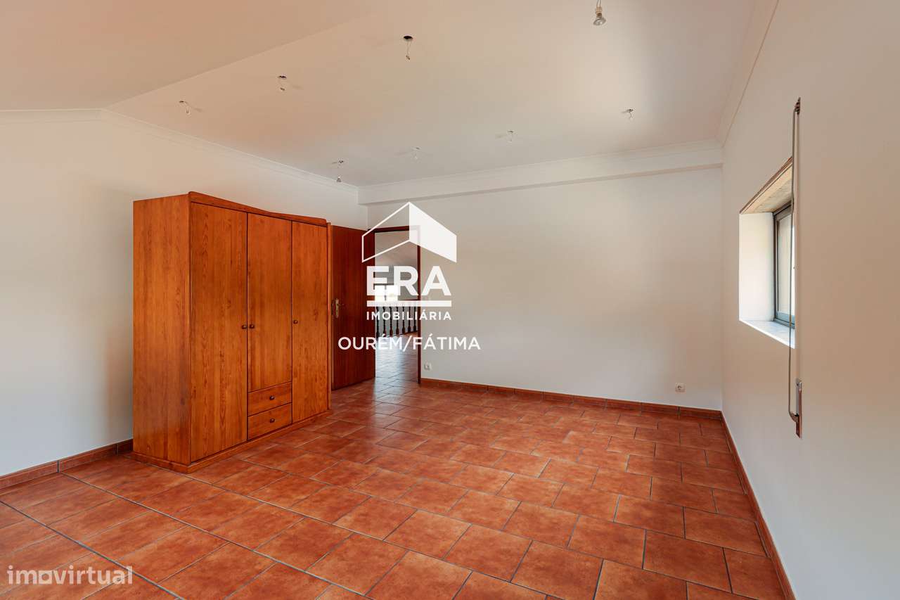 Moradia T5 no Olival, Ourém-33