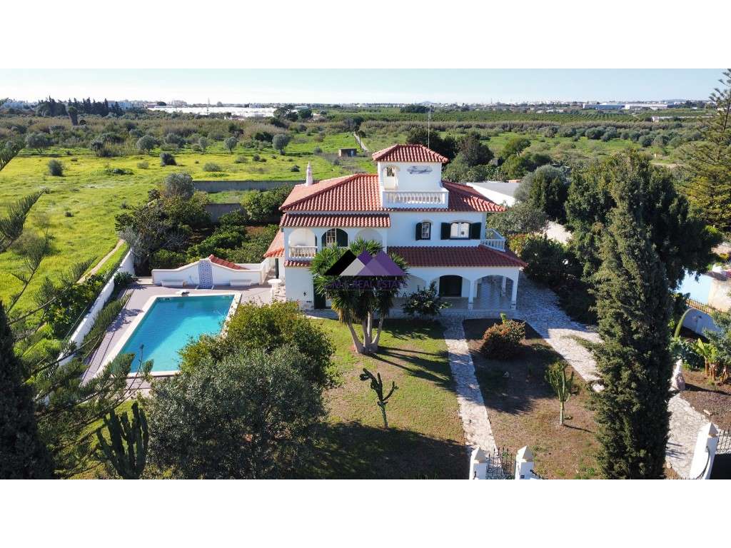 Moradia T3 c/ Piscina e Garagem-14