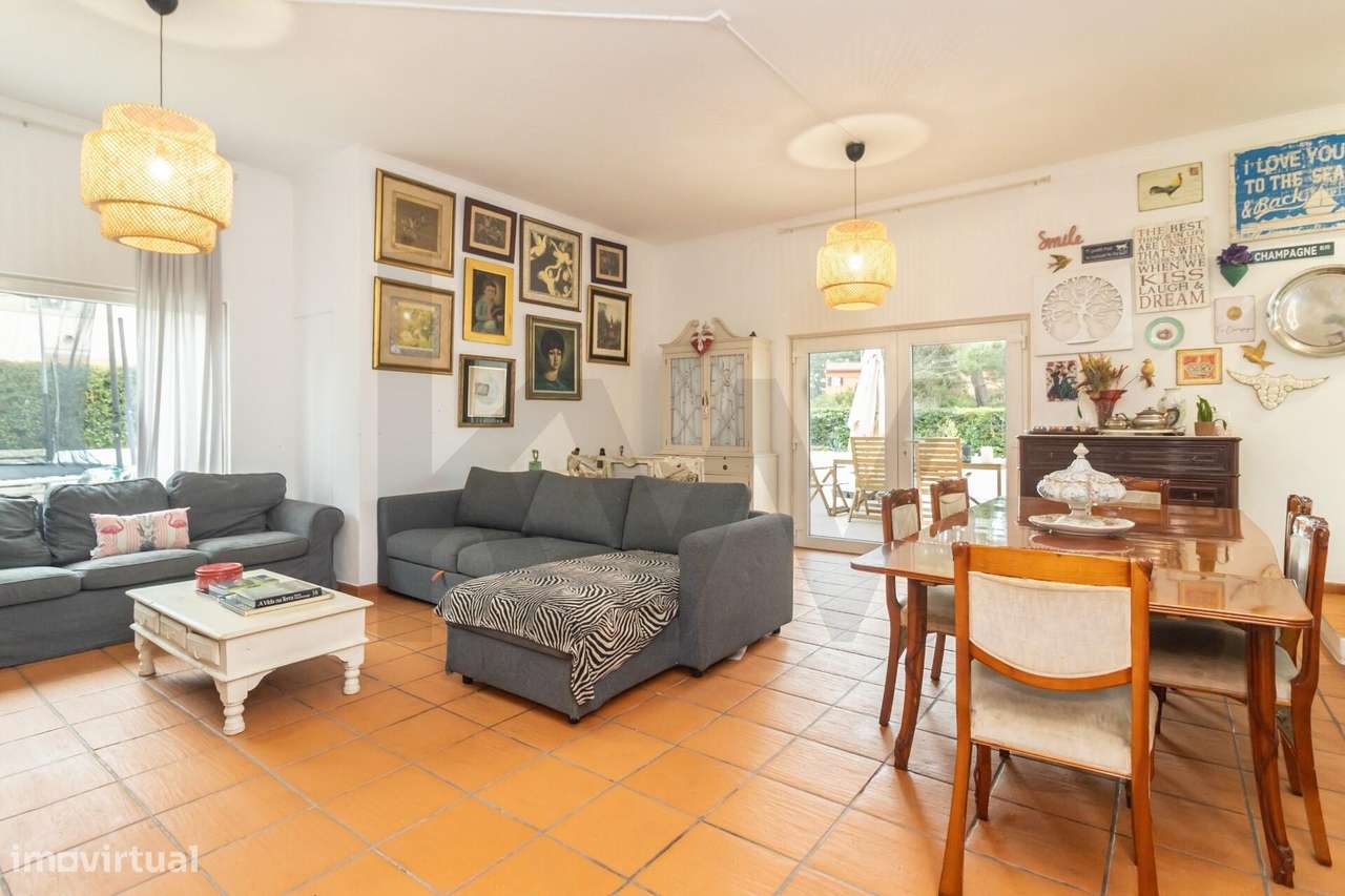 Moradia T5 independente, com piscina, na Av. Pinhal da Aroeira, Verdiz - Grande imagem: 4/60