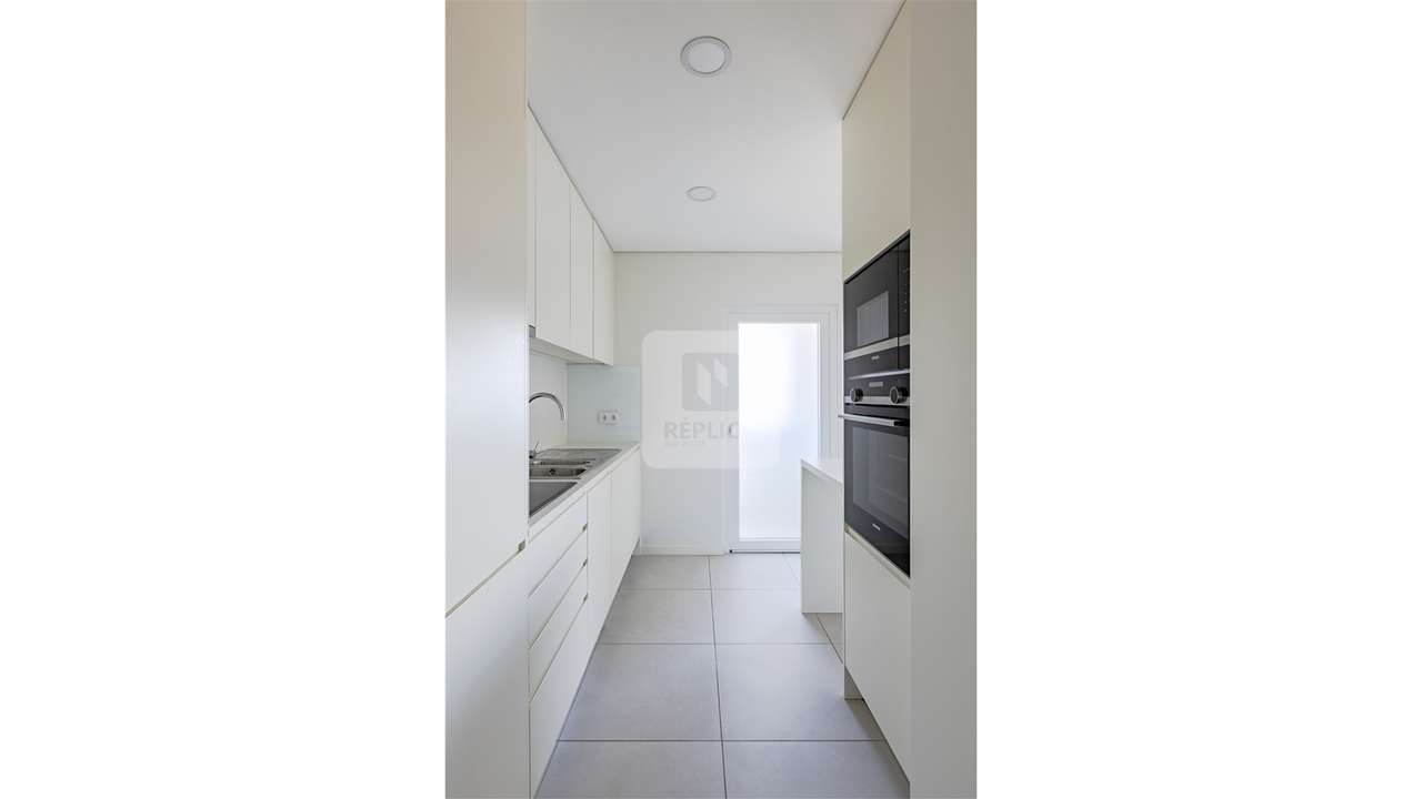 Apartamento T1 com Varanda e Garagem em Campanhã - Grande imagem: 5/28