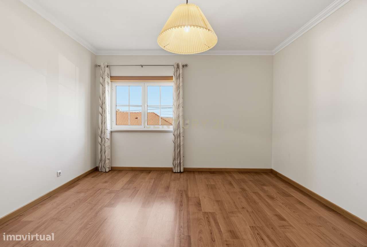 Moradia T5 com Garagem e Piscina em Miragaia, Lourinhã-39