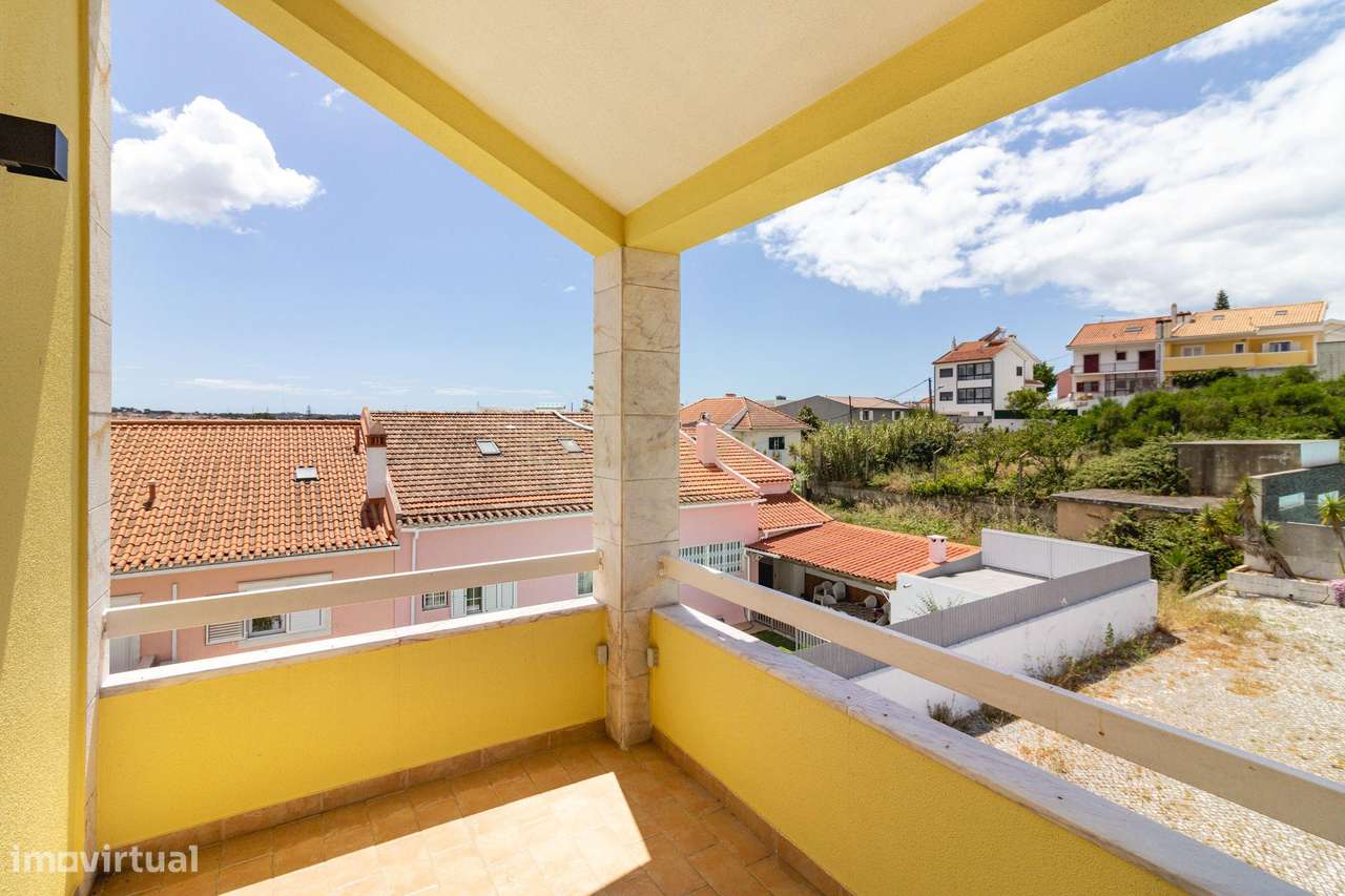 Moradia de Prestígio com 277m² | Garagem | Energia Solar | Feijó, Alma-16