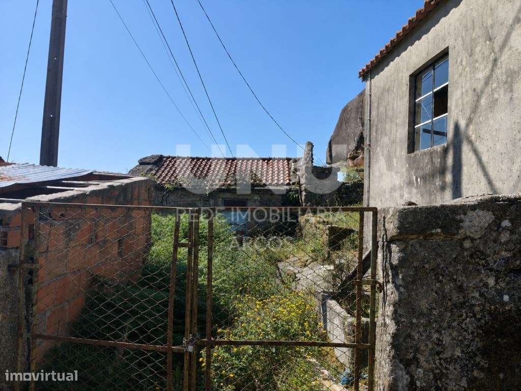 Moradia por recuperar em Carralcova-6