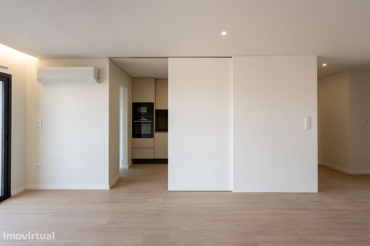 Apartamento T3 com 140 m2 mais 16m2 de varanda e garagem-4