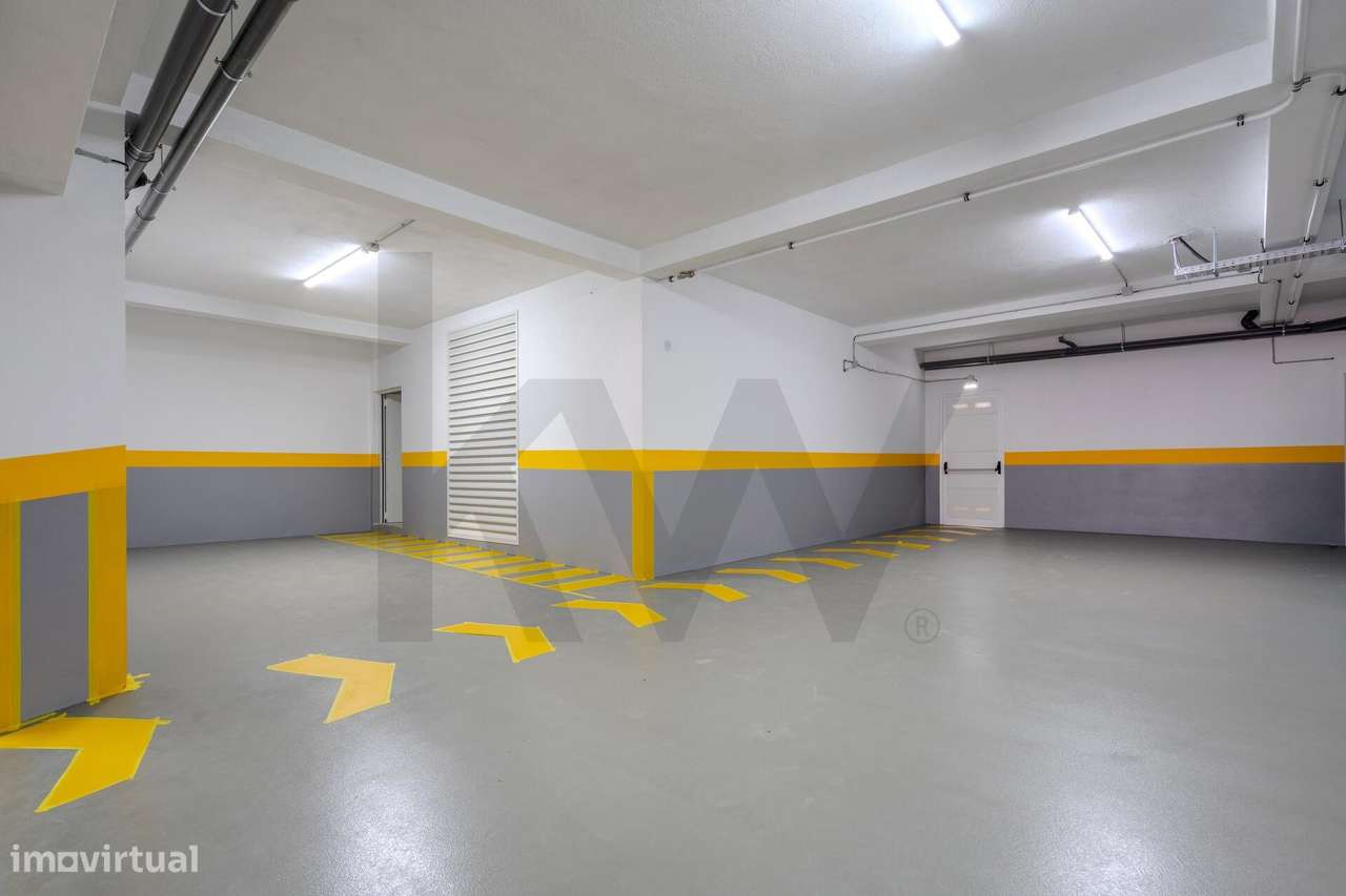 Moradia T4 (+1) em Condomínio Fechado em Cascais com jardim e piscina-41