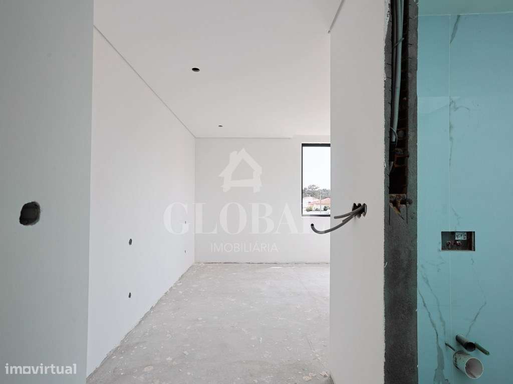 MORADIA T4 ESMORIZ-13