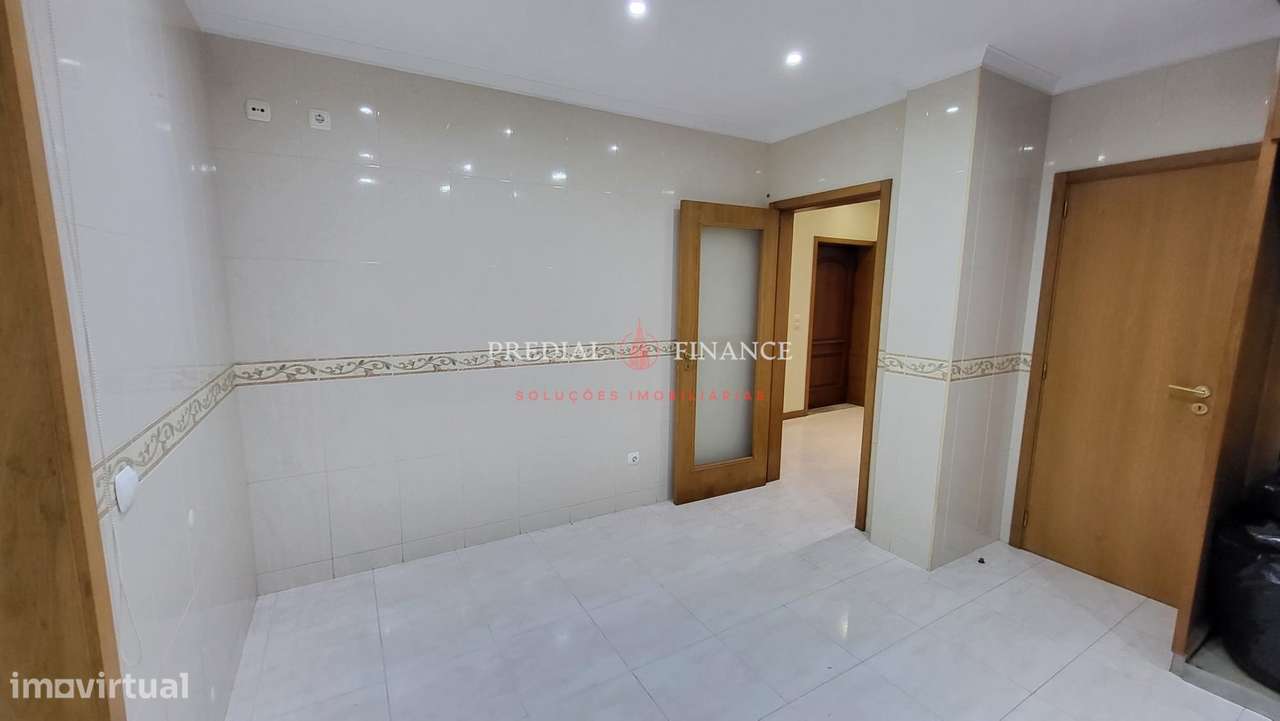 Moradia T4 com Jardim, Terraço, Garagem Dupla e Área de Barbecue — Exc-7