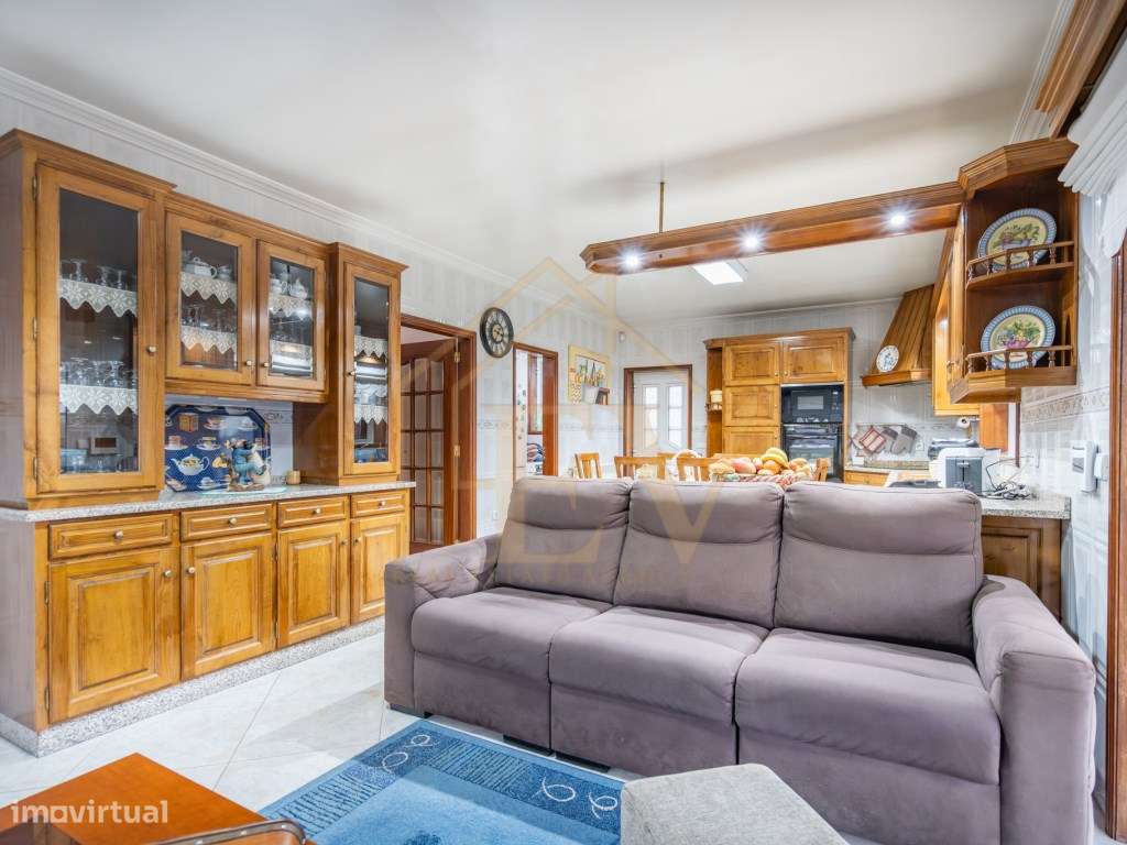 Moradia T4 em Aldão-15