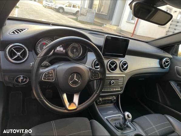 Mercedes-Benz GLA 180 d - 3