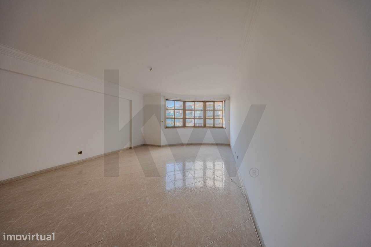 Arrendamento Apartamento T3 Queijas. Espaçoso e Luminoso - Grande imagem: 5/27