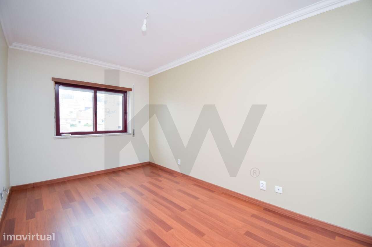 Apartamento T2 | Parqueamento e Arrecadação | Casal da Carochia, Ramad-13