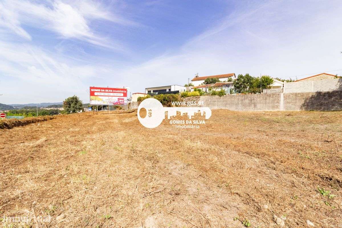 Ruínas em Esporões com terreno de 6.611m2 em área de construção-12