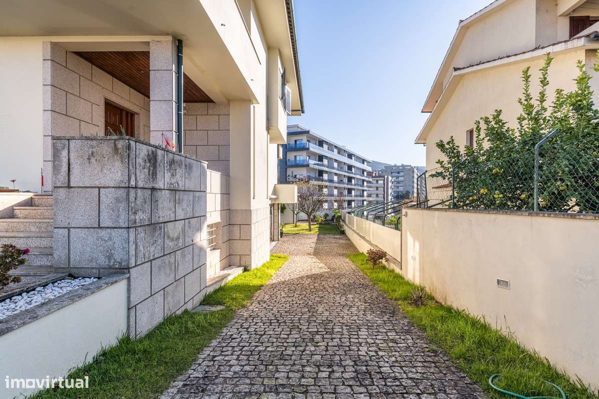 Moradia geminada T5 no centro da cidade - Grande imagem: 5/49