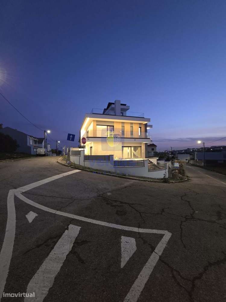 Moradia T4 C/ Piscina -  Bairro Primavera-29