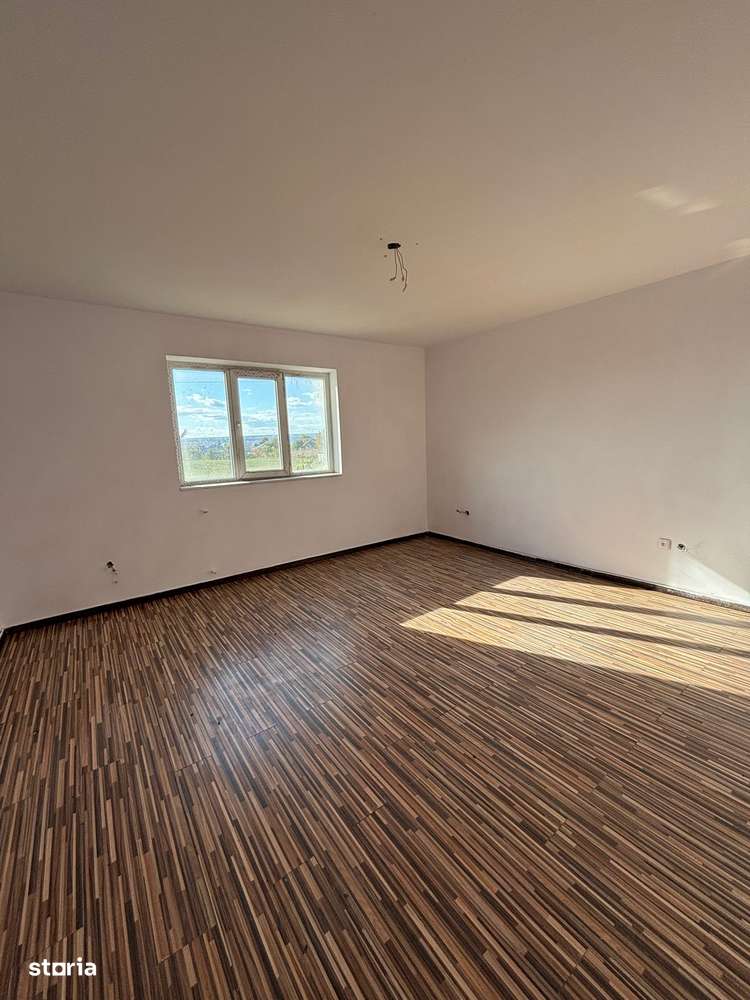 De vanzare casa din caramida 4 camere Pret 75000e - Imagine principală: 5/19