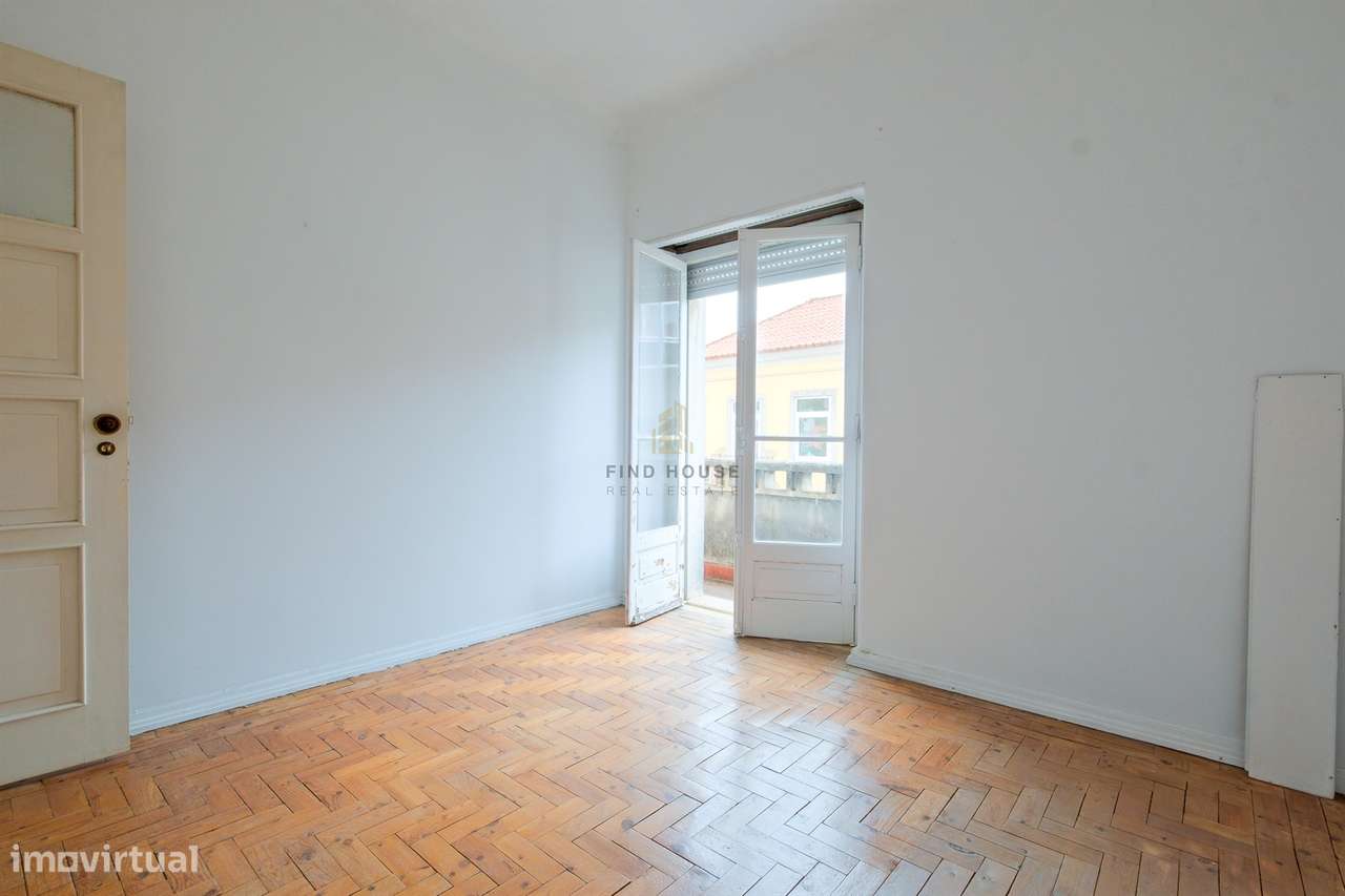 Apartamento T2 para remodelar no centro de Paço de Arcos-7