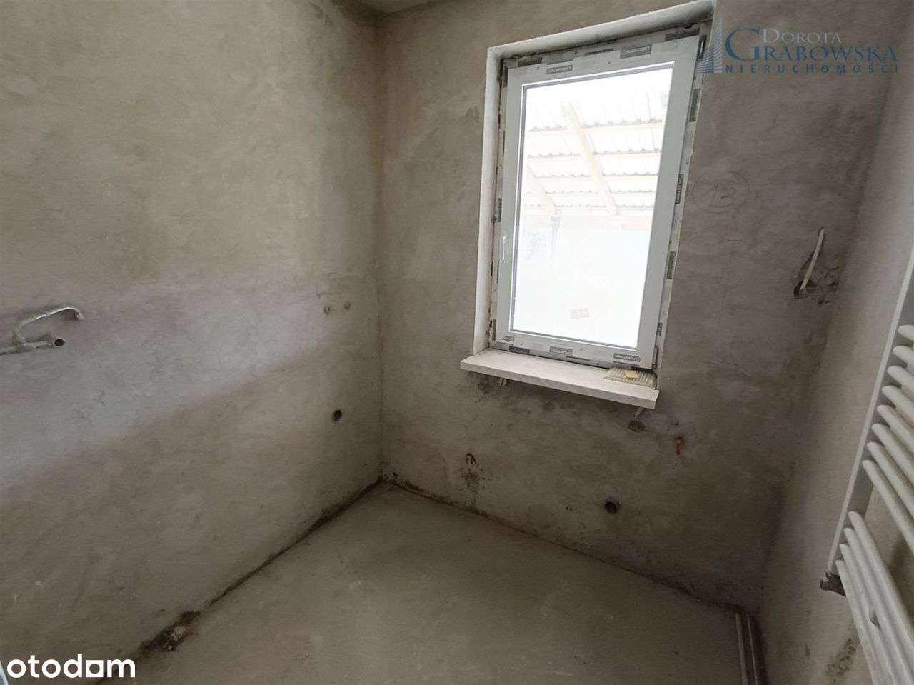 Wolnostojący dom w ładnym otoczeniu.-17