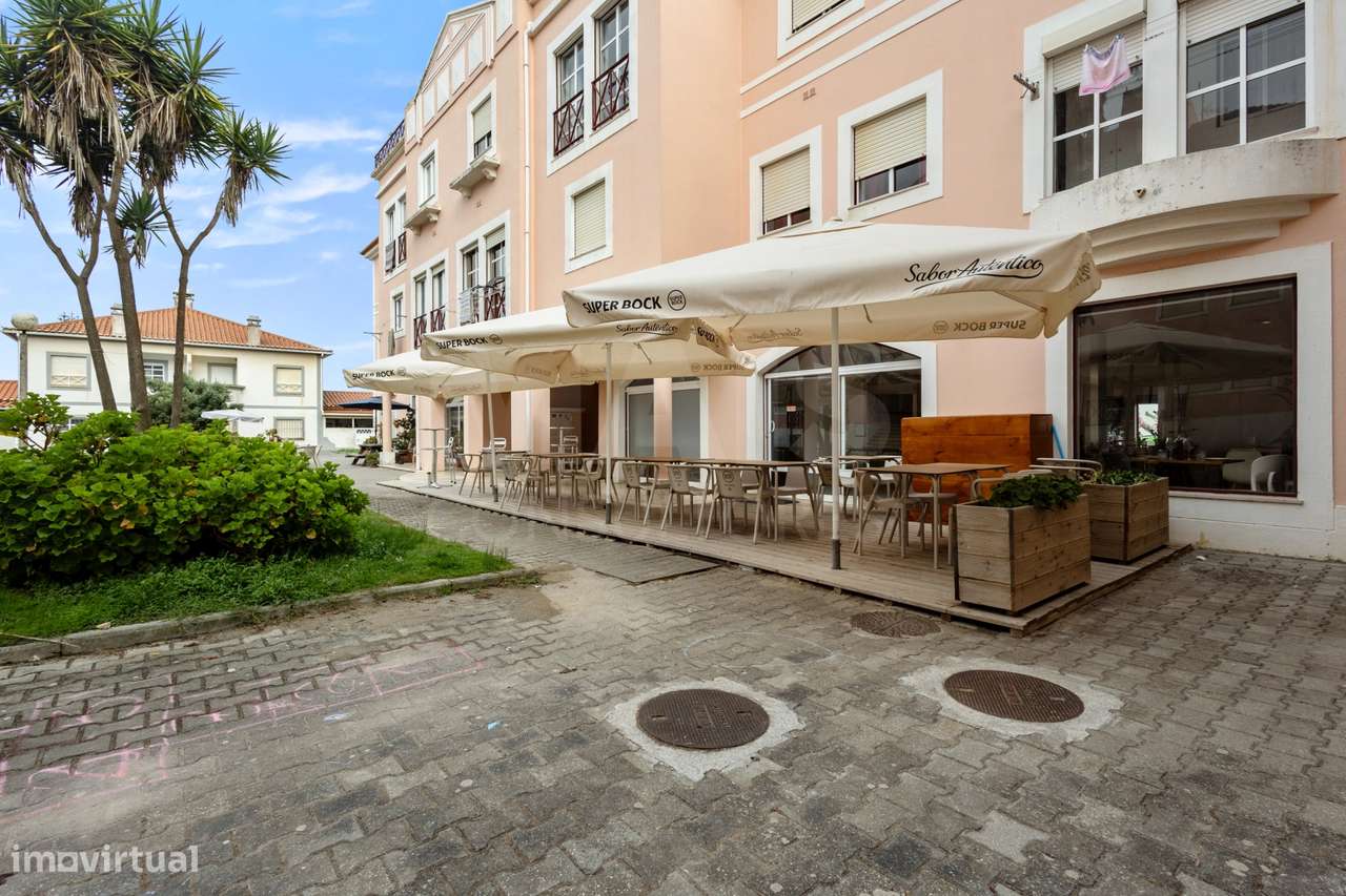 Dois espaços comerciais emblemáticos para trespasse no Baleal - Grande imagem: 3/32