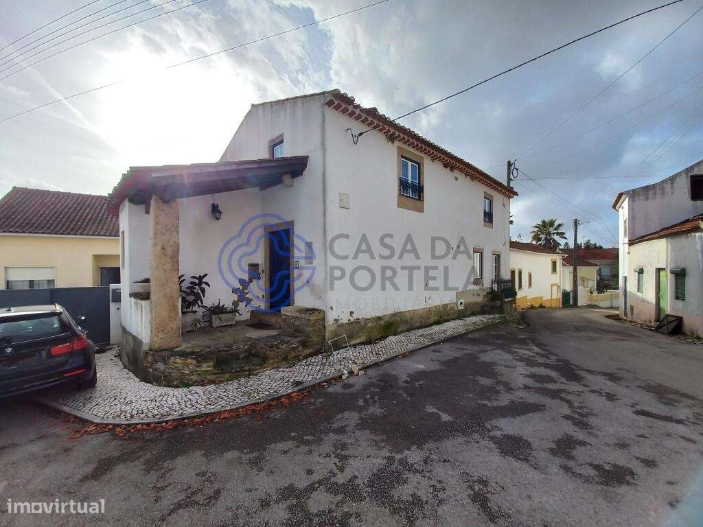 Moradia T3 com terreno a 15 minutos da cidade de Tomar no Centro de Po - Grande imagem: 2/25