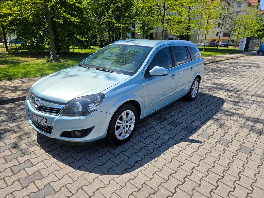 Opel Astra H 1.6 Elegance 2010