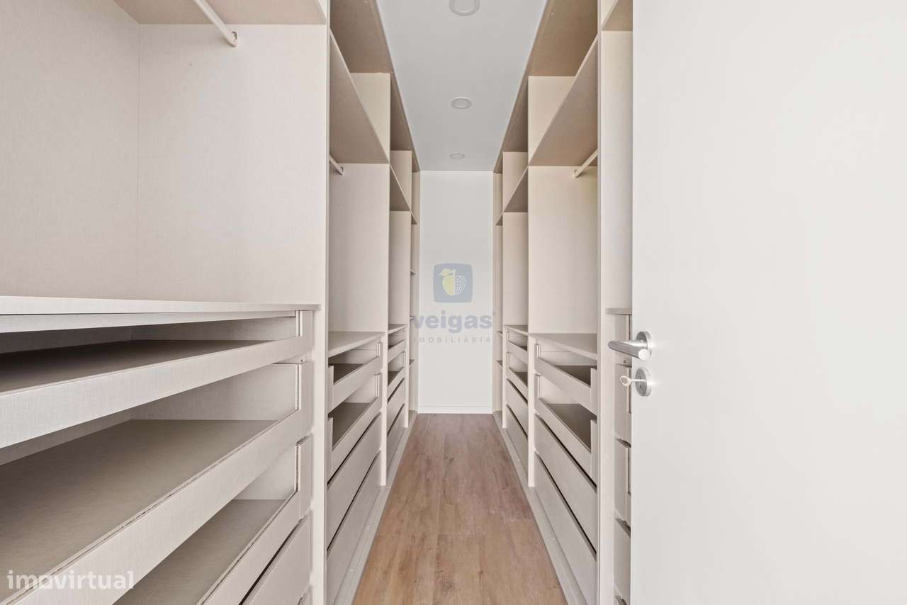 Moradia T5 Contemporânea com Piscina Aquecida – Santa Iria da Azóia-16