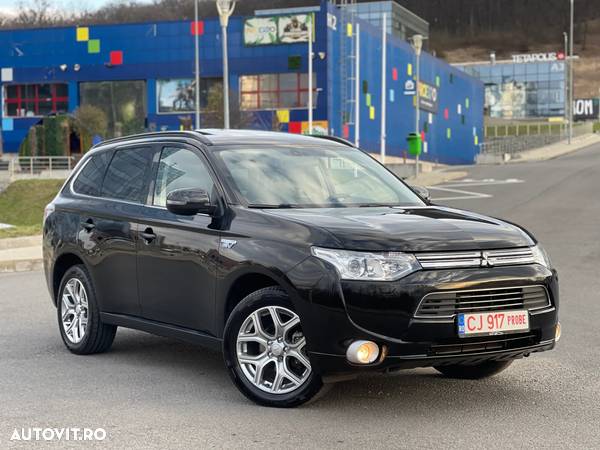 Mitsubishi Outlander 2.0 4WD Plug-In Hybrid Plus - 2