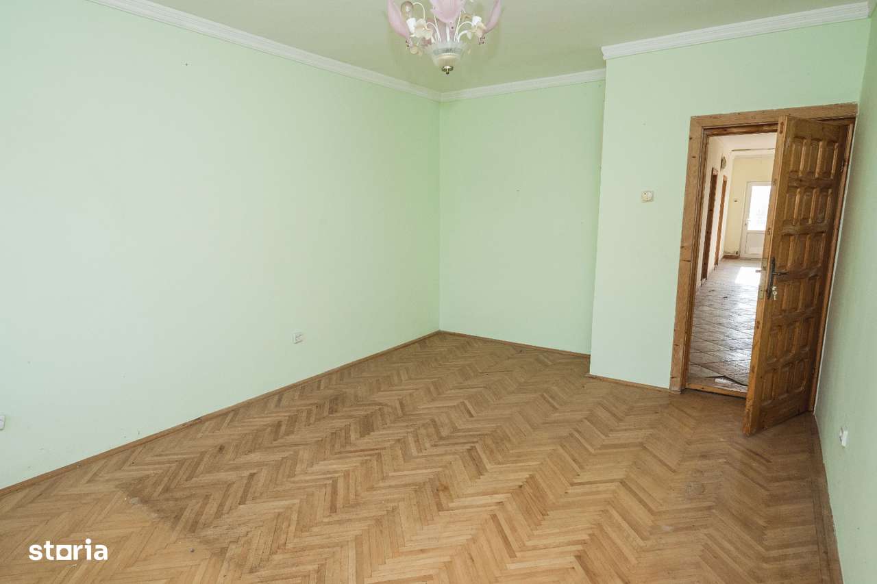 Oportunitate Exclusivă de Investiție în Câmpina Vila 12+ camere 750 mp-16