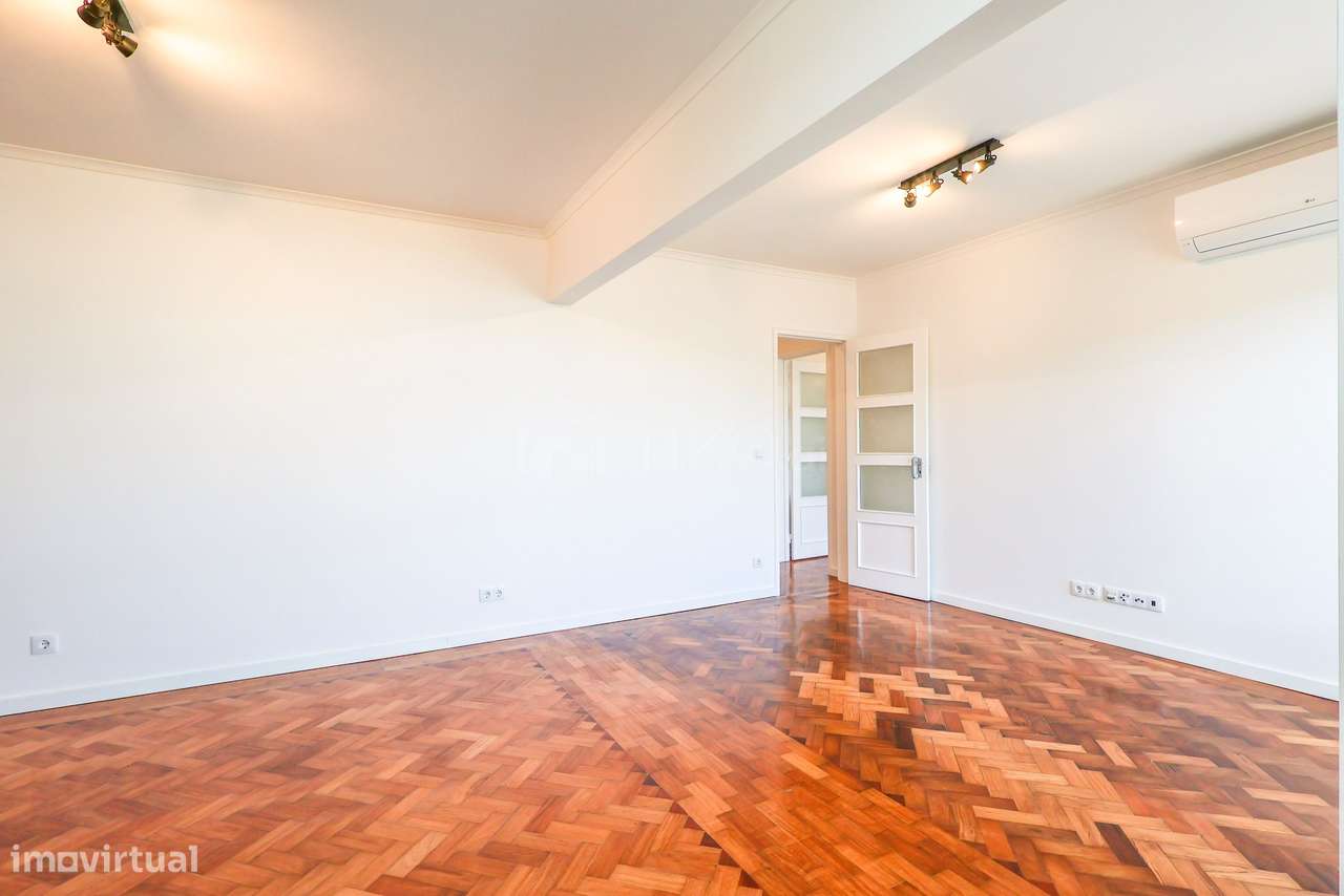 APARTAMENTO 5 ASSOALHADAS | VARANDA EM “L” PANORÂMICA | VISTA LISBOA E-9