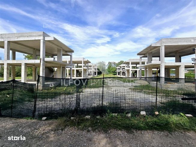 Ansamblu 8 case la structura, 3298mp teren, autorizatie valabila-6