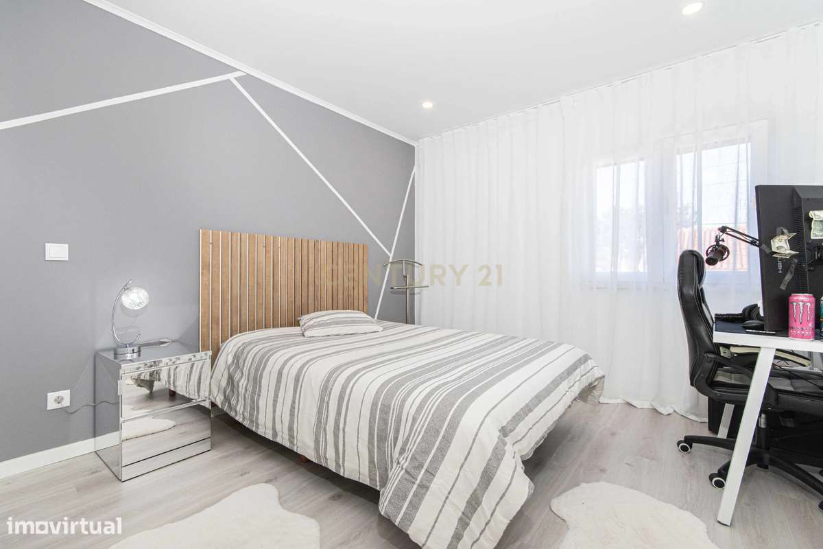 Moradia em Banda nova totalmente mobiliada – Quinta do Conde-9