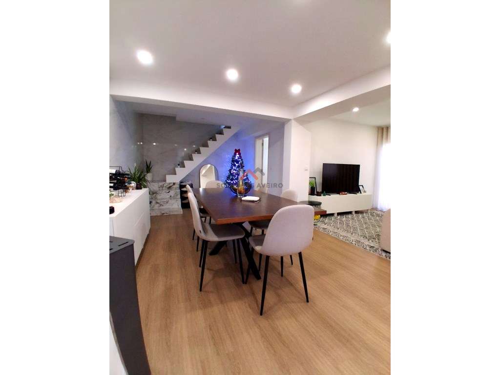 Moradia T2+1 Totalmente Remodelada | Centro de Águeda - Grande imagem: 5/46