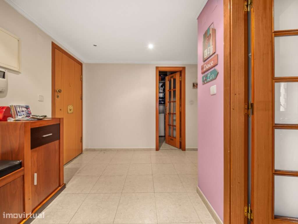 Apartamento T3 com Varanda e Garagem Box, na Quinta da Piedade-22