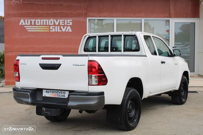 Toyota Hilux 2.4 D-4D 2WD CD CM - 11