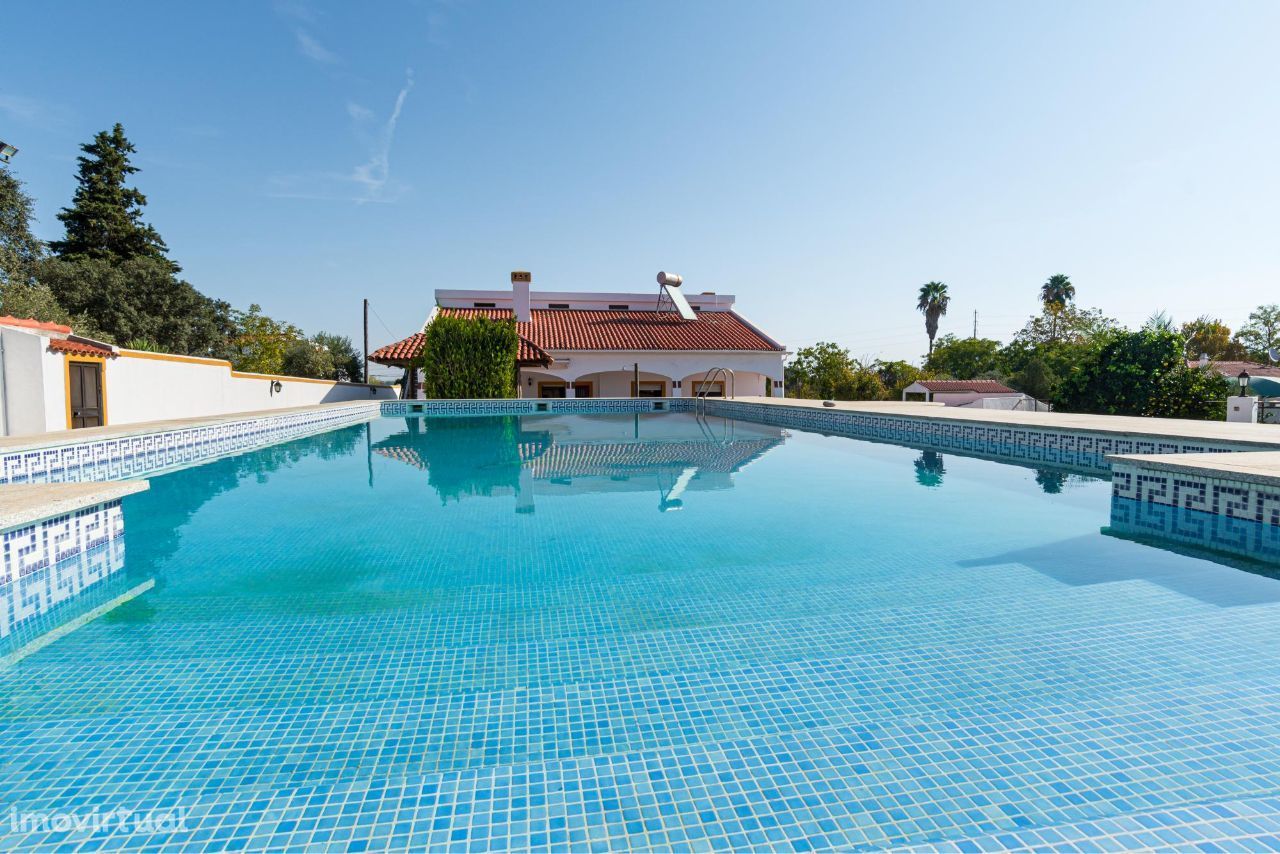 Quinta a 5 minutos de Évora com campo de jogos, jardim e piscina