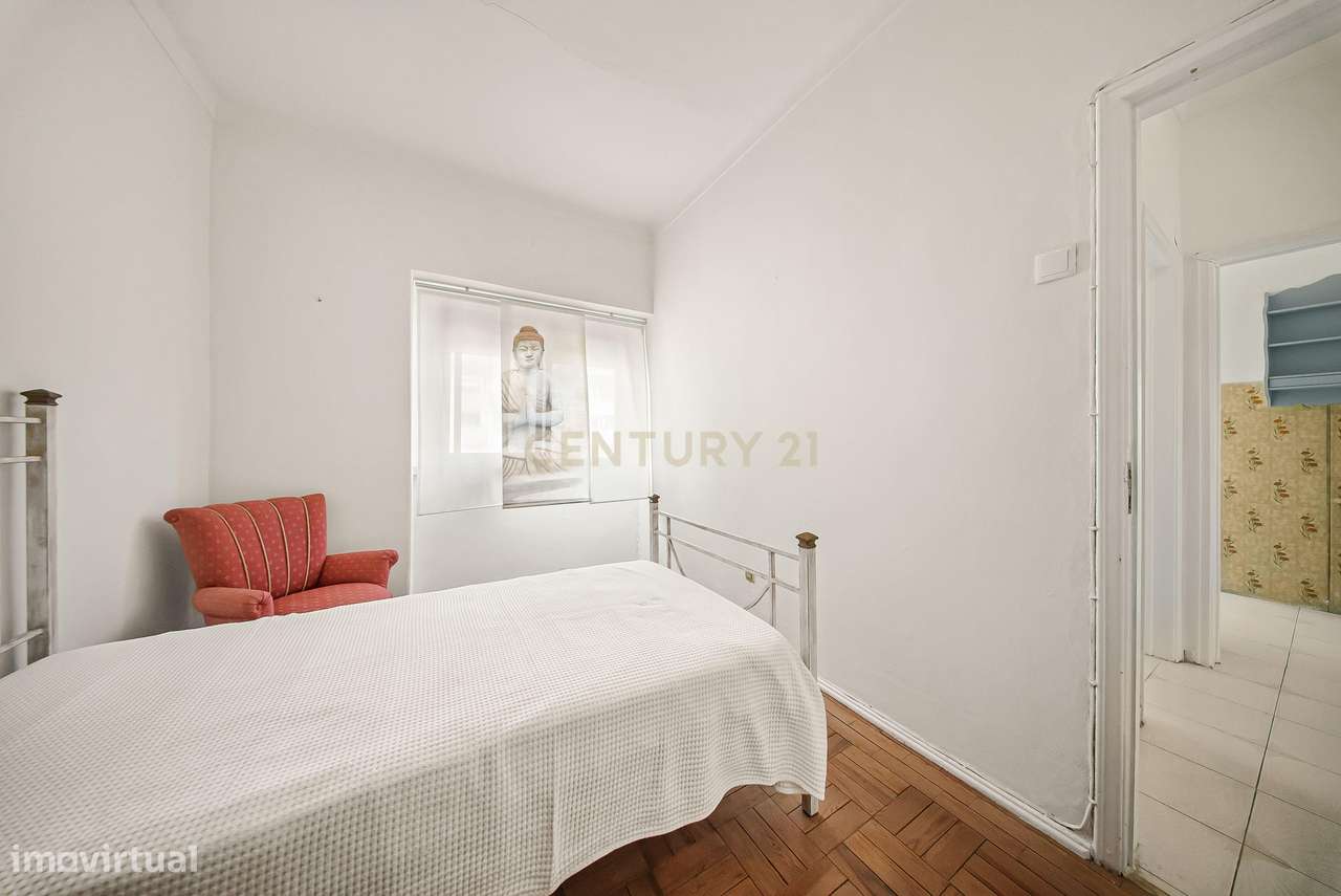 Moradia T4 com Churrasqueira, Jardim e Garagem – Excelente Exposição S-19