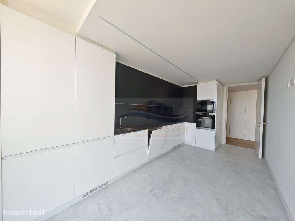 Luxuoso apartamento T2 na Infinity Tower em Campolide - Grande imagem: 4/23