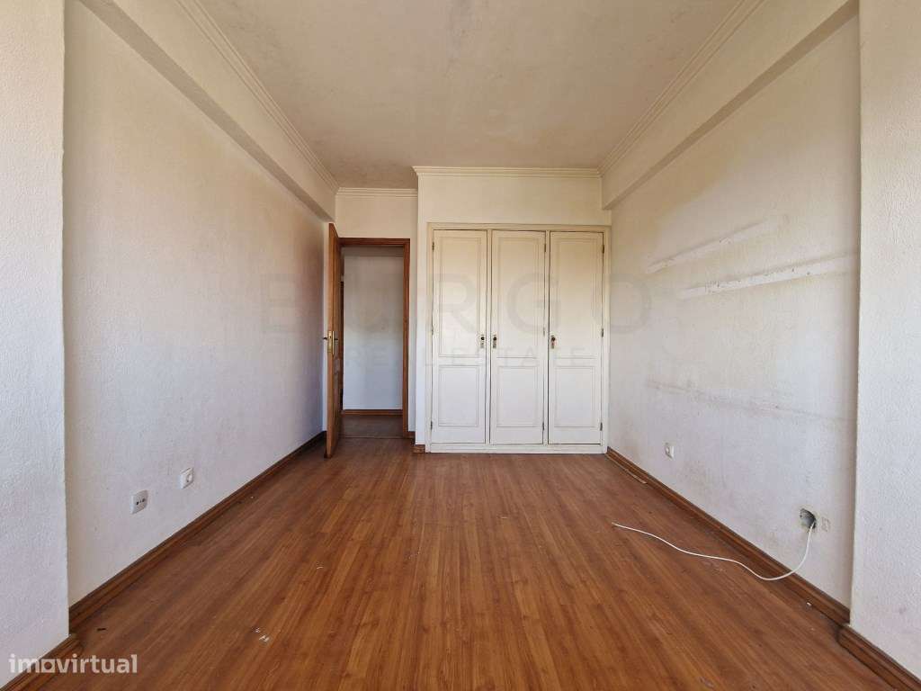 Espaçoso apartamento T2, localizado em São Marcos, Cacém.-17
