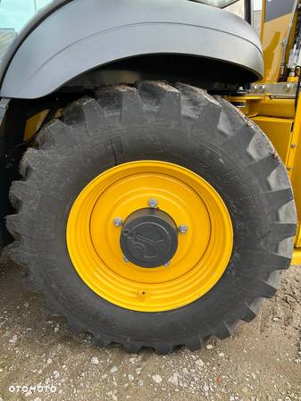 Komatsu WB93S - 8