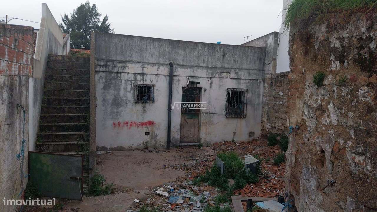 Moradia em banda da banca de tipologia T2, em  S Matias , Freguesia de - Grande imagem: 2/9